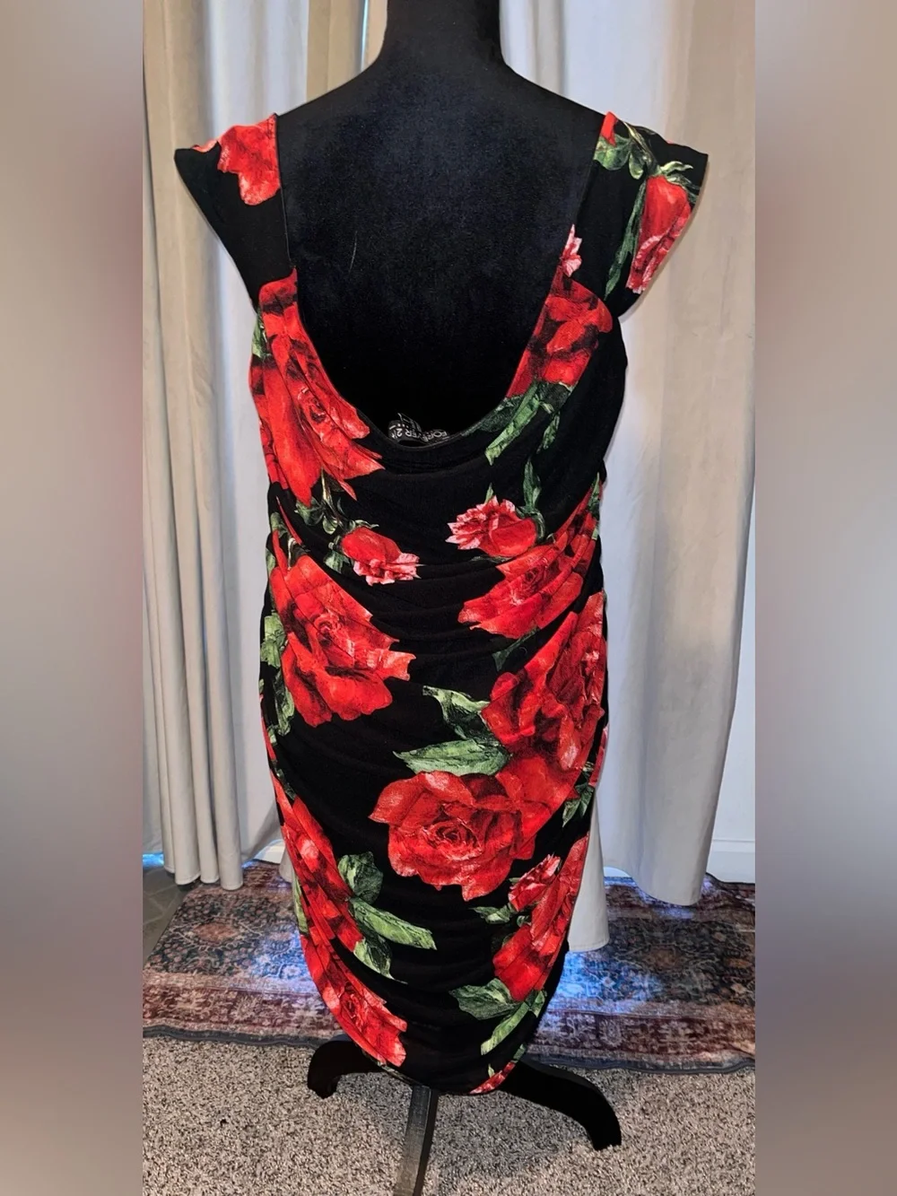 Forever 21 Tie-Front Ruched Mini Dress in Red Rose Print 2X